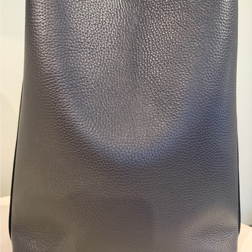 Cuyana Dark Gray Linea Leather Bucket Bag - Picture 4 of 12
